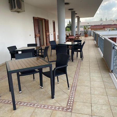 L'Isola Di Francesca Guest House กอนแวร์ซาโน ภายนอก รูปภาพ