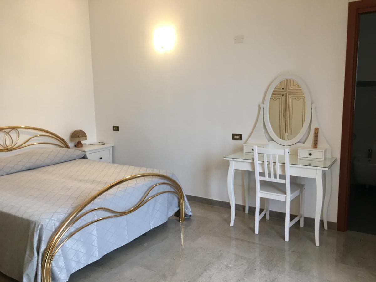 L'Isola Di Francesca Guest House กอนแวร์ซาโน ภายนอก รูปภาพ